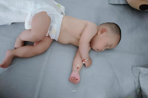 顺德几个月宝宝会抬头